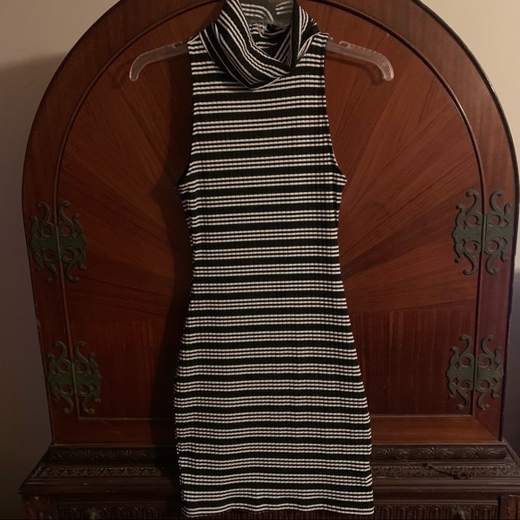 Kendall & Kylie Dresses & Skirts - *donated* Kendall & Kylie Bodycon Dress